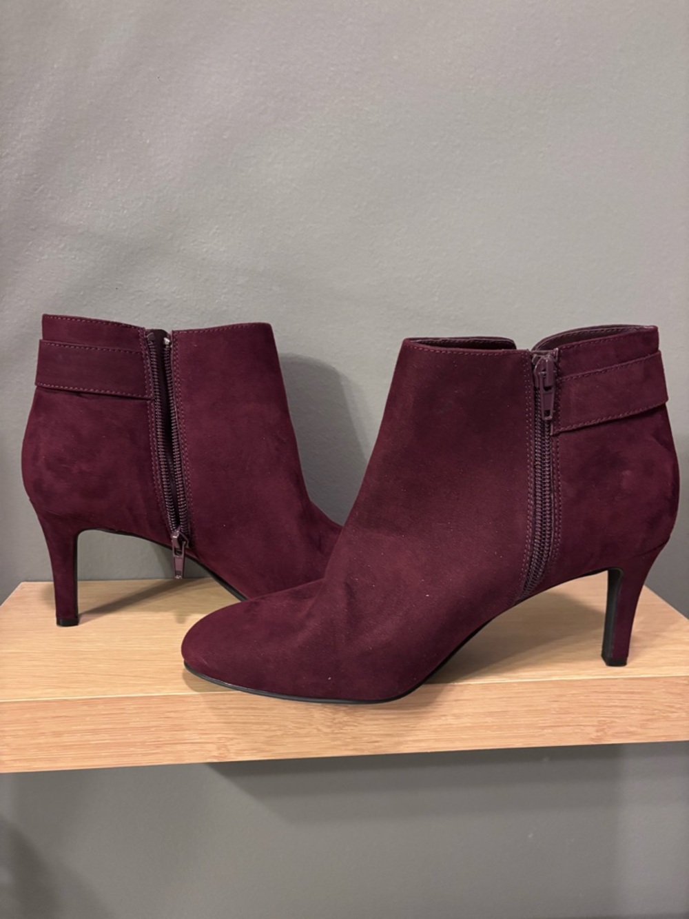 Alfani Women’s Burgundy Suede Ankle Boots - Stylish Kitten Heel size 7.5 - Picture 3 of 12